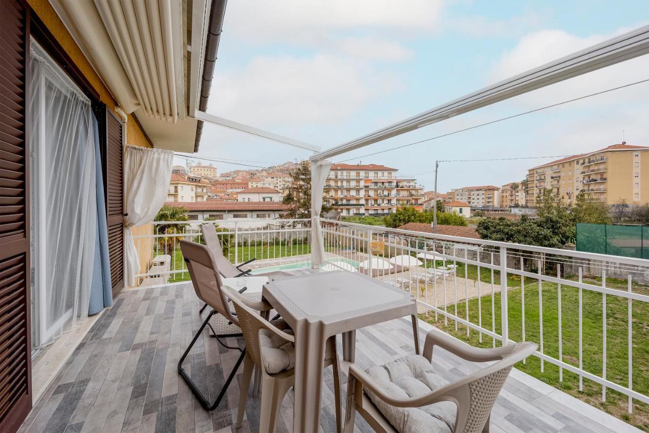 Il Gattino Di Porto - Apt 6 - Monolocale Terrazzo Piscina Imperia Luaran gambar